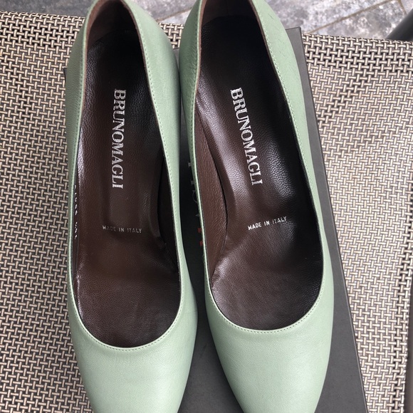 New Bruno Magli Pump - Picture 2 of 7